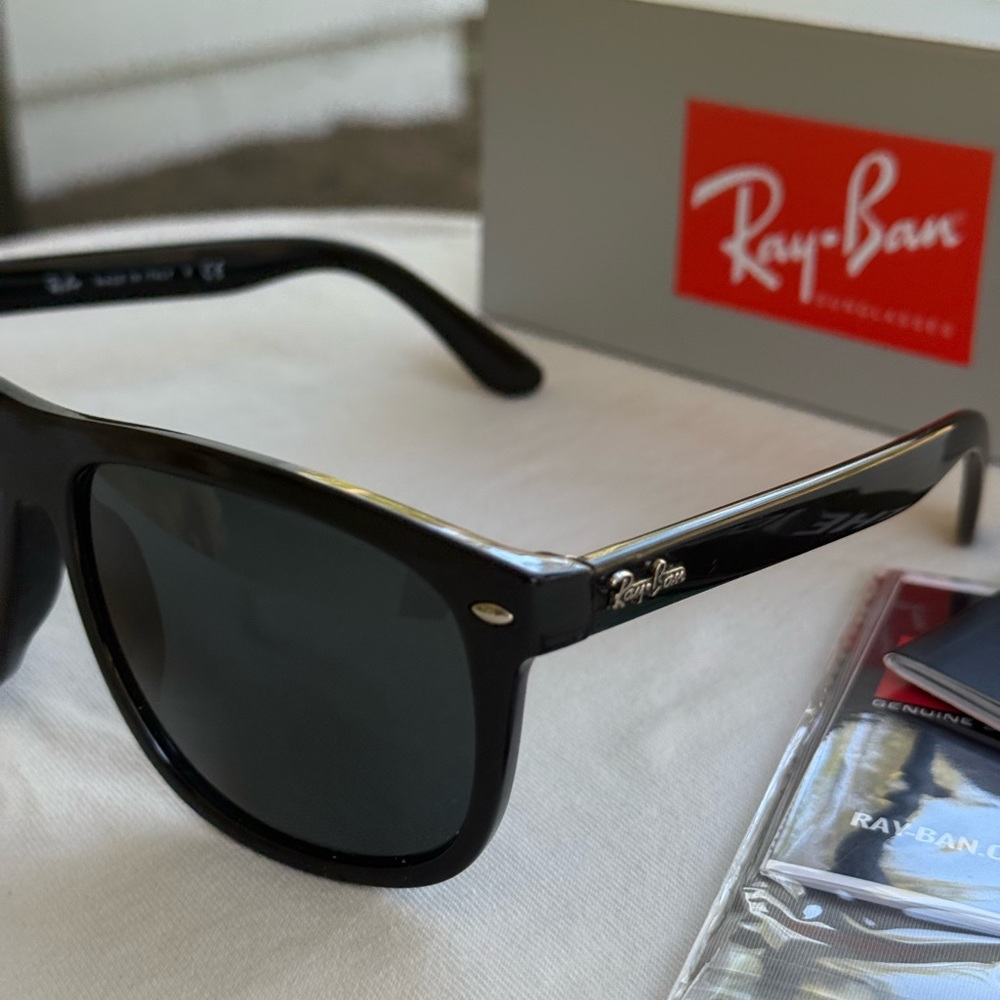 Ray-Ban Boyfriend RB4147 Black Square Sunglasses 601/87 w/ Box